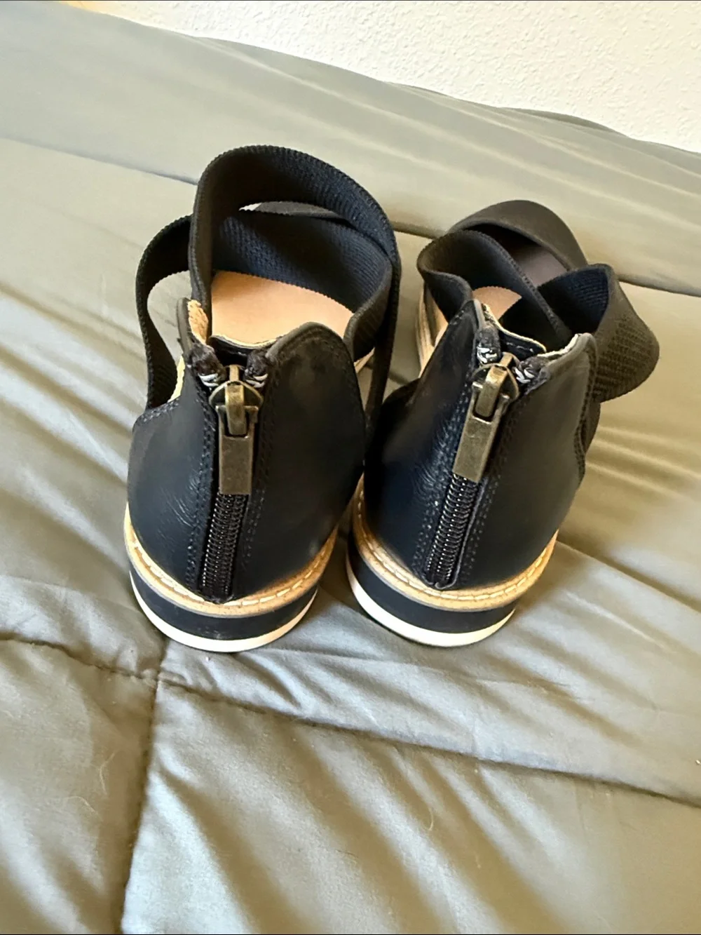 Me Too Women’s Black Platform Flat